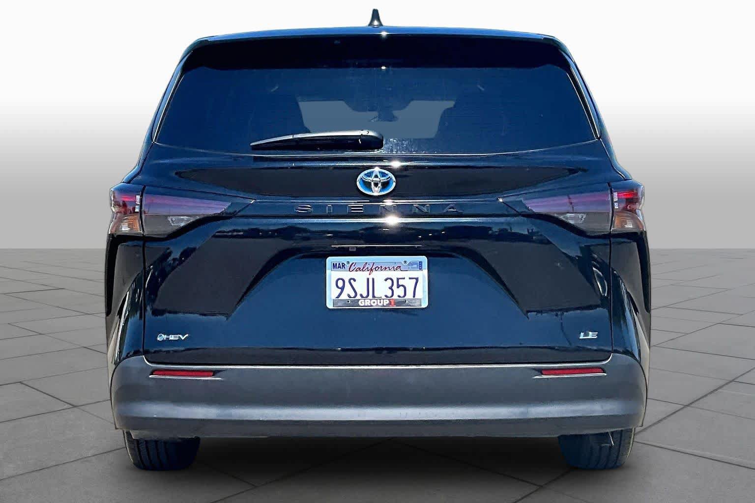 Certified 2025 Toyota Sienna LE FWD image 4