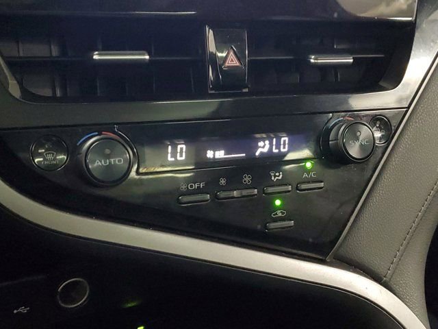 Used 2022 Toyota Camry XSE image 28