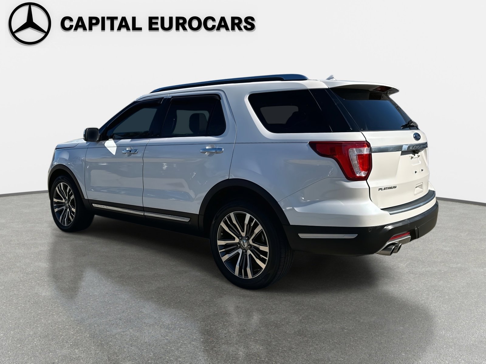 Used 2018 Ford Explorer Platinum image 3