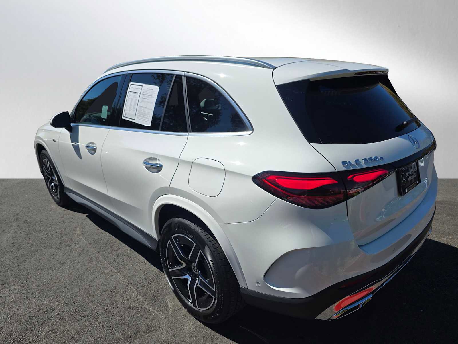 Used 2025 Mercedes-Benz GLC 350e 4MATIC image 5