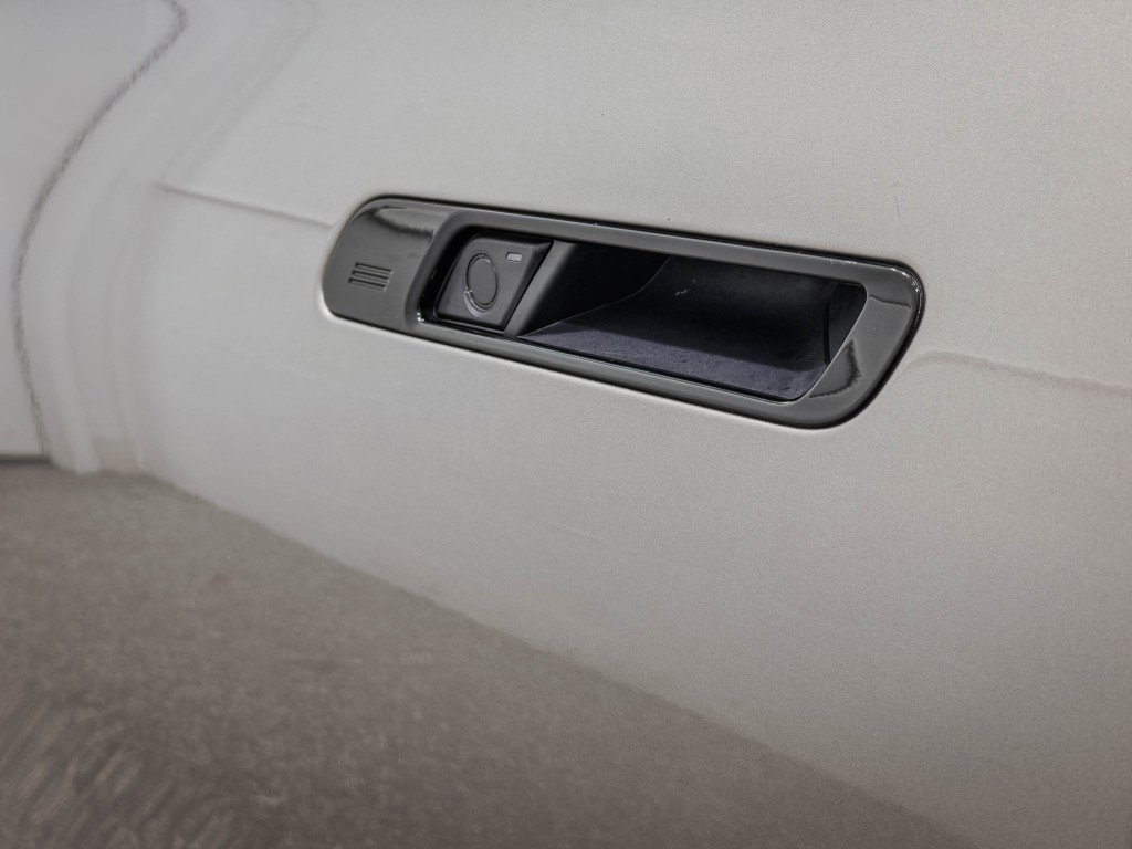 Used 2025 BMW 760i xDrive w/ Executive Package AWD/4WD image 10