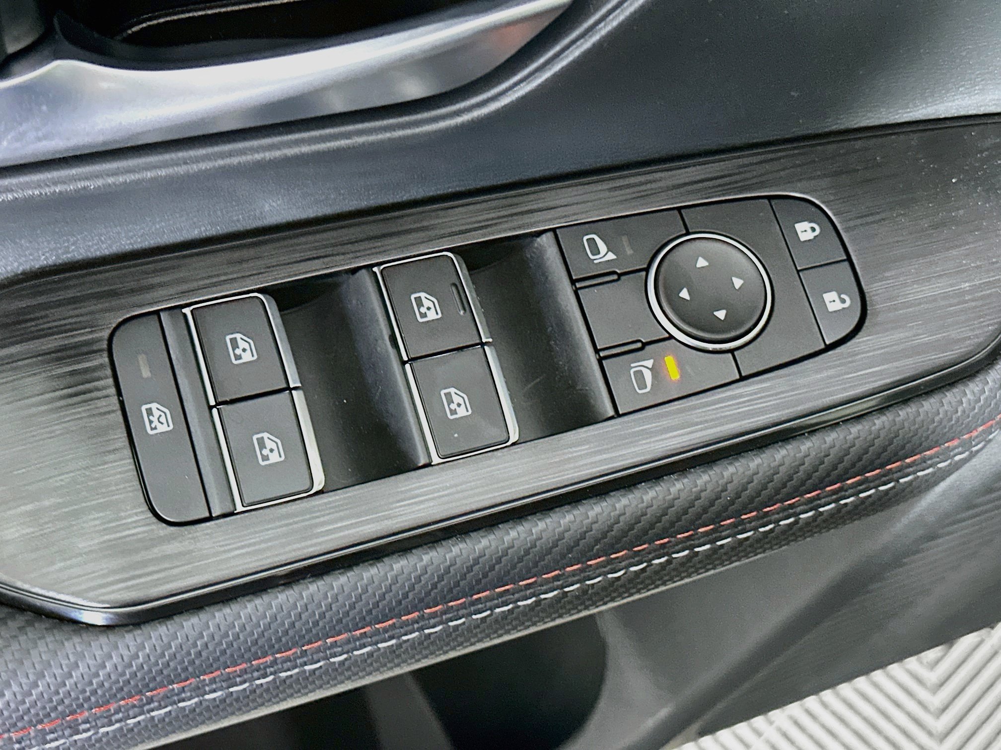 Used 2026 Nissan Kicks SR w/ Cold Weather Package FWD image 15