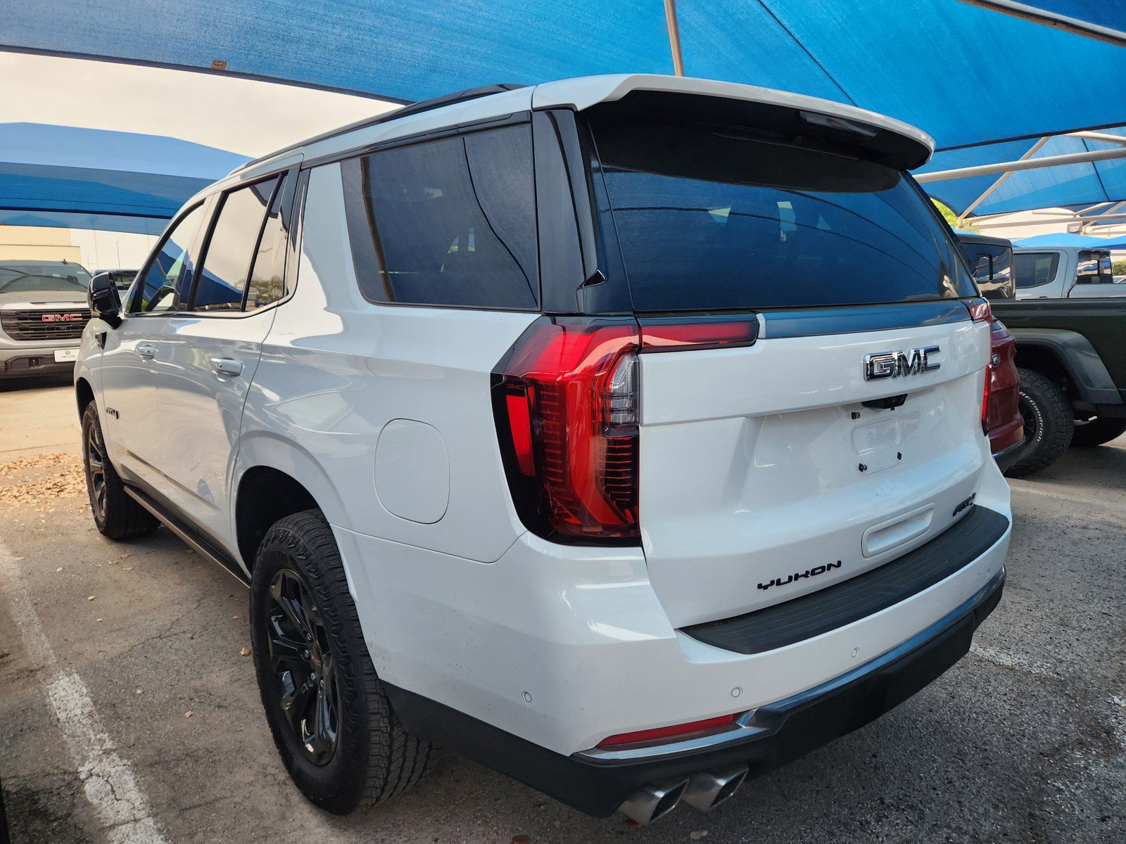 Used 2026 GMC Yukon AT4 w/ AT4 Premium Package image 3