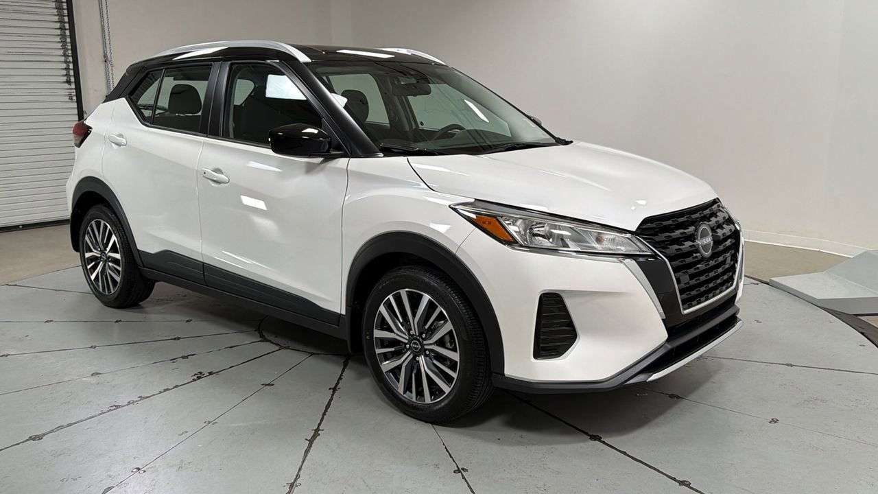 Used 2024 Nissan Kicks SV video 3