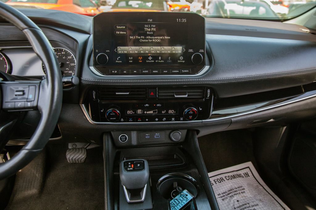 Used 2023 Nissan Rogue SL w/ SL Premium Package image 15