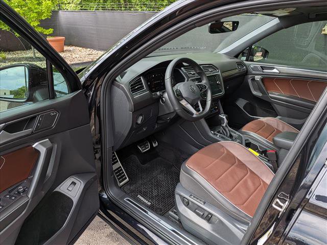 Certified 2024 Volkswagen Tiguan SEL R-Line w/ MDO Package, Two-Row AWD/4WD image 25