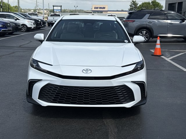 Used 2025 Toyota Camry SE FWD image 11