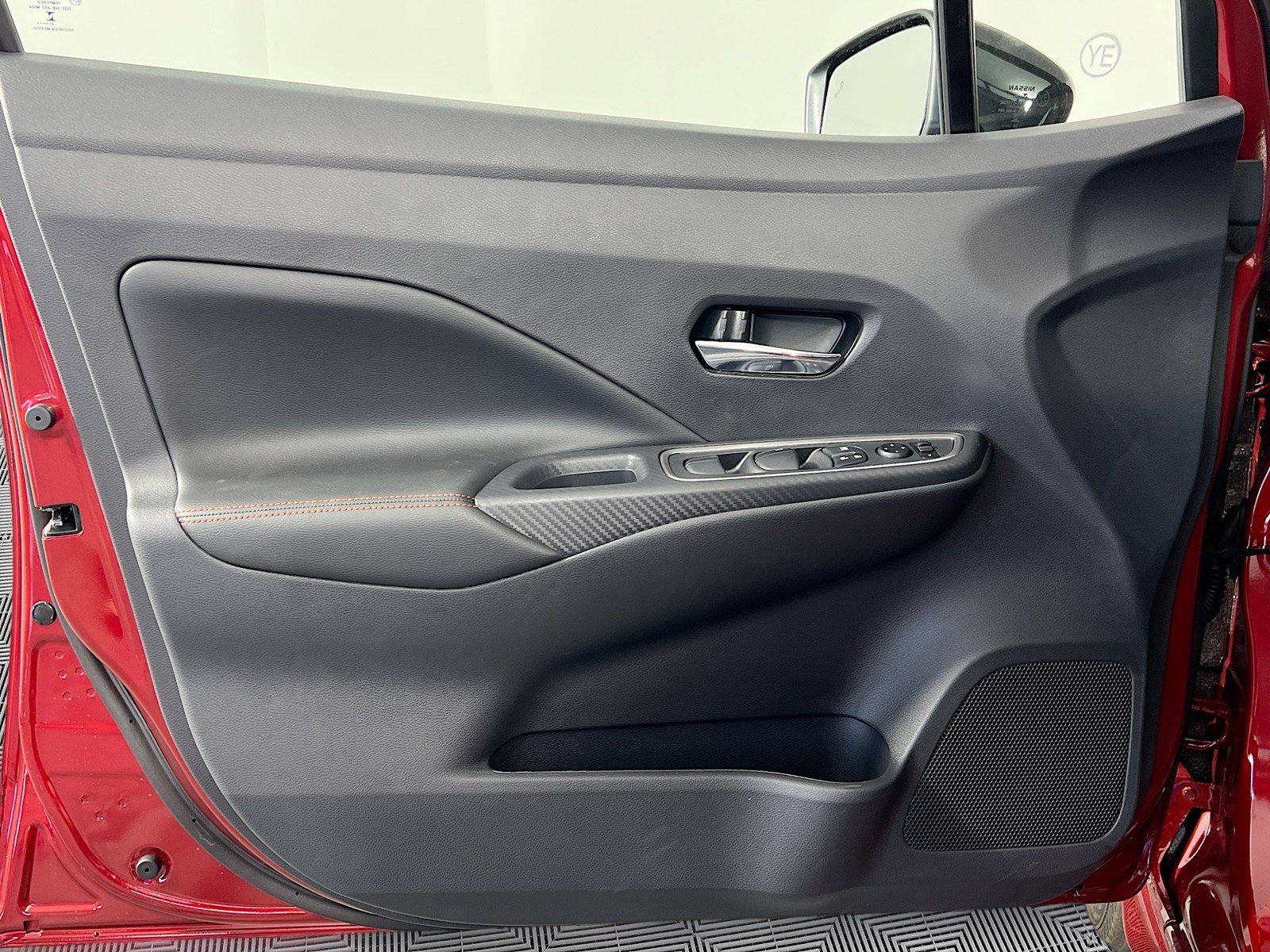 New 2025 Nissan Versa SR w/ Trunk Package FWD image 18