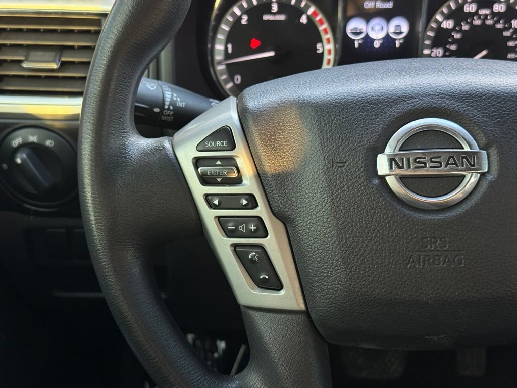 Used 2018 Nissan Titan SV AWD/4WD image 24