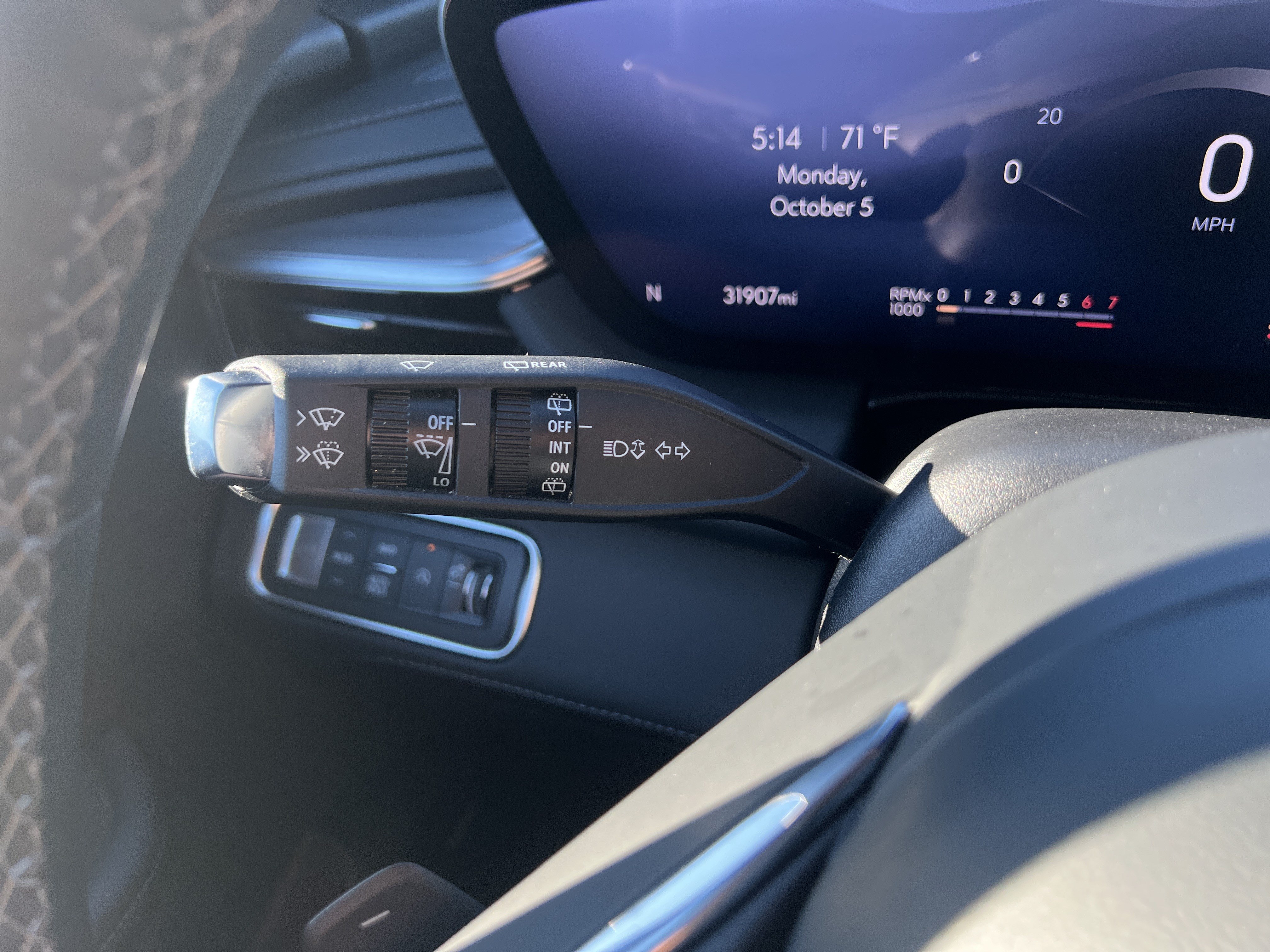 Used 2025 Buick Enclave Preferred AWD/4WD image 38