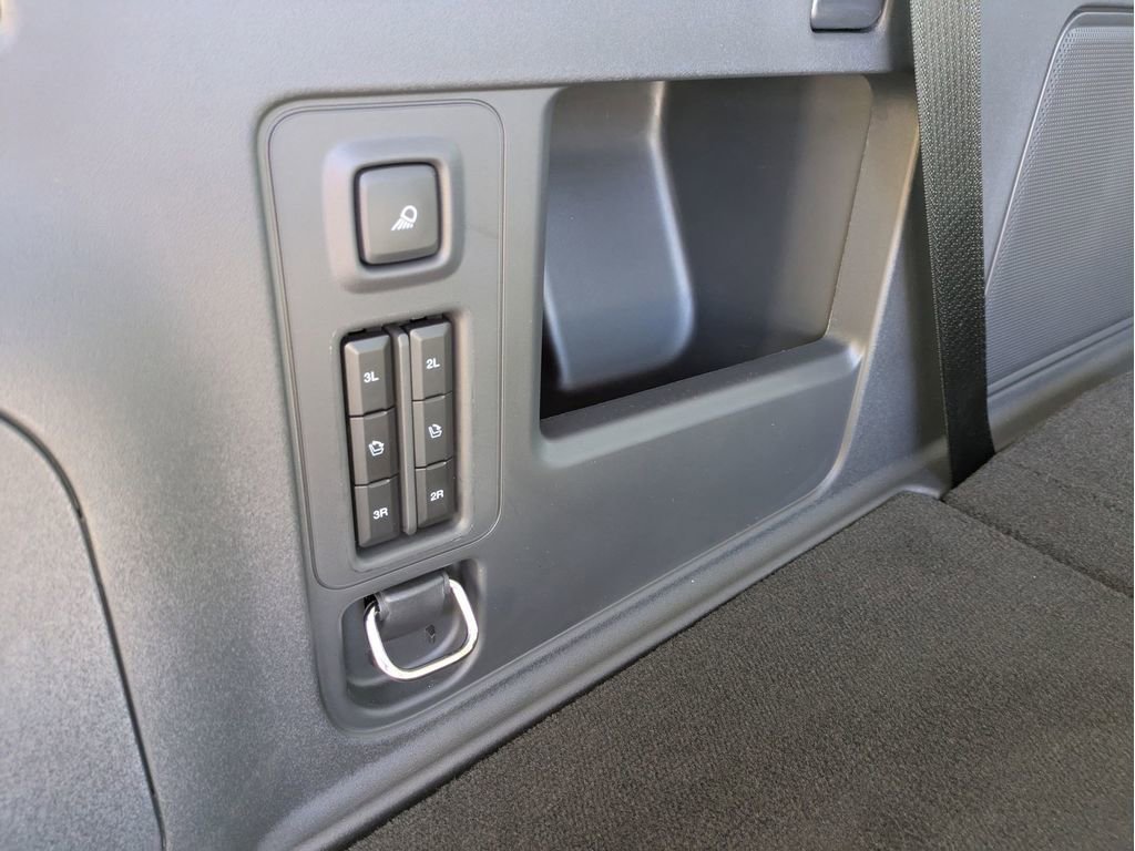 New 2025 Ford Expedition Platinum image 9