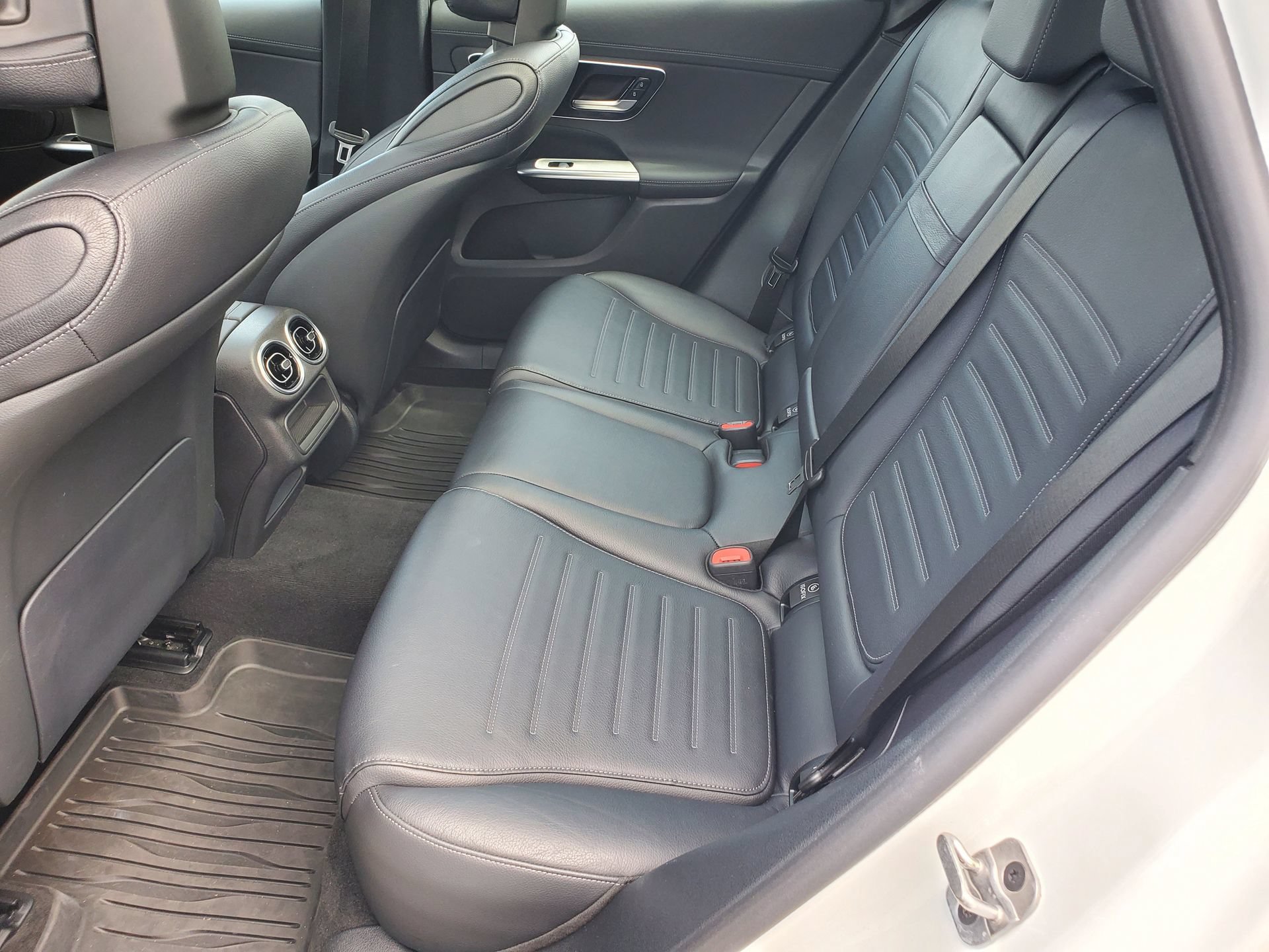 Used 2025 Mercedes-Benz GLC 43 AMG 4MATIC image 12