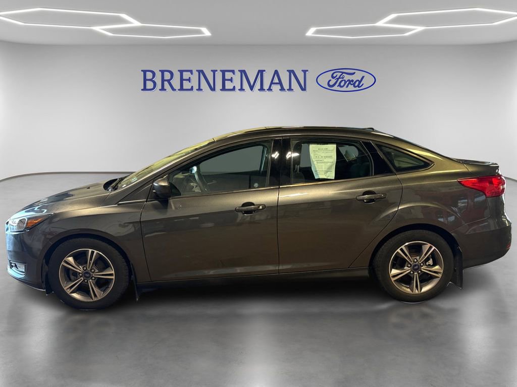 Used 2018 Ford Focus SE w/ SE Appearance Package FWD image 8