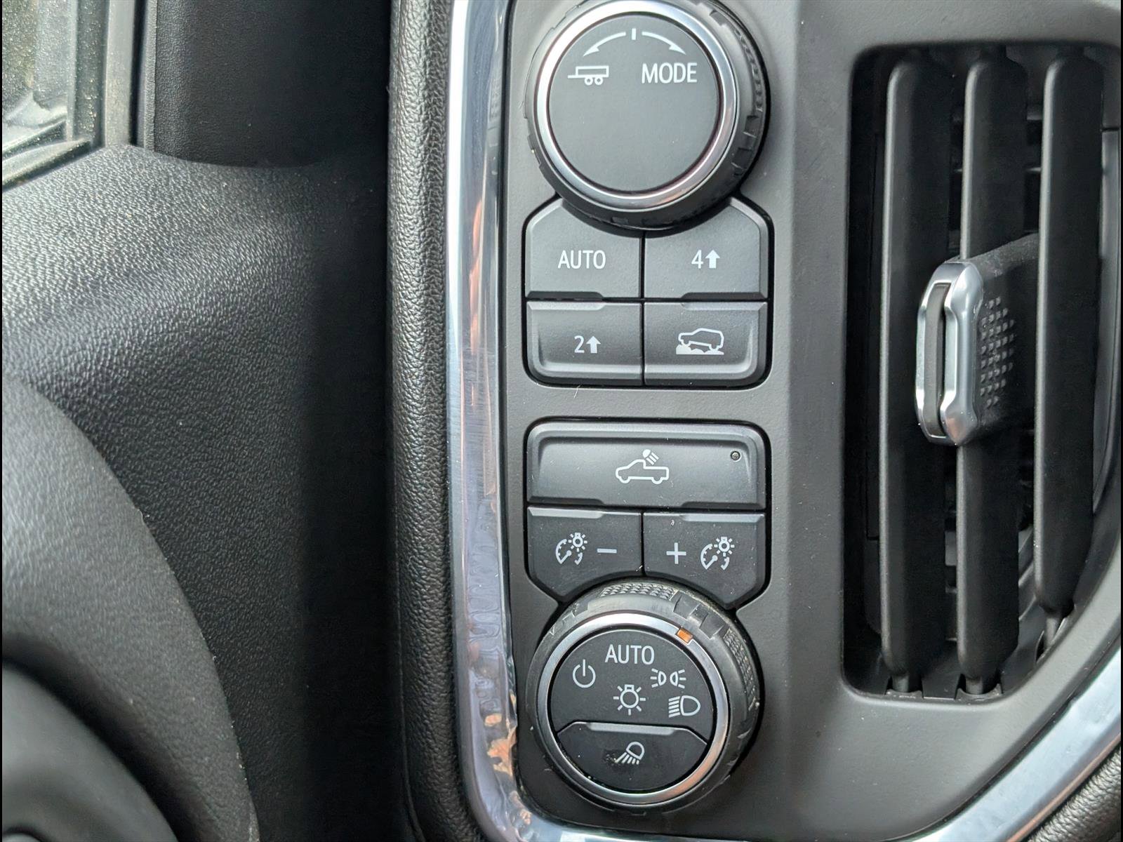 Used 2020 Chevrolet Silverado 1500 LT w/ All-Star Edition image 11