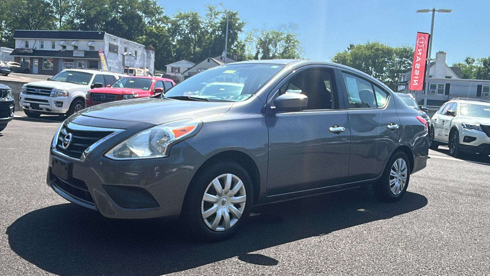 Used 2017 Nissan Versa SV FWD image 3