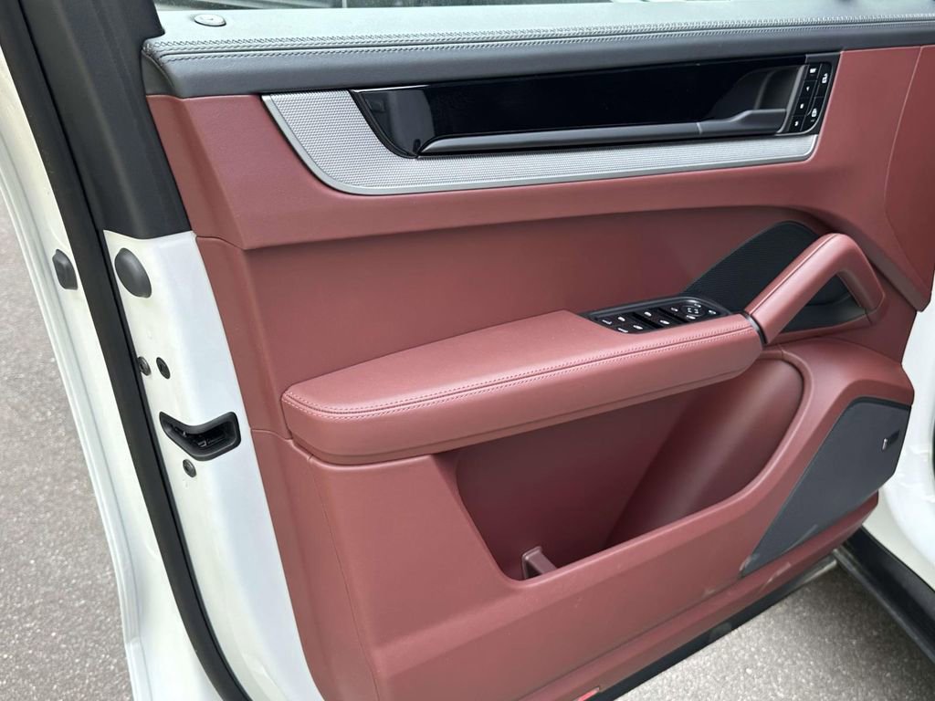 New 2025 Porsche Cayenne S AWD/4WD image 16