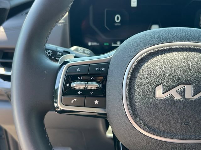 Certified 2025 Kia Carnival SX Prestige FWD image 21