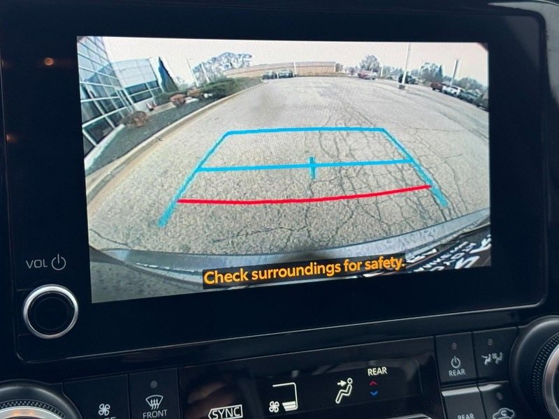 Used 2023 Toyota Highlander XLE image 21