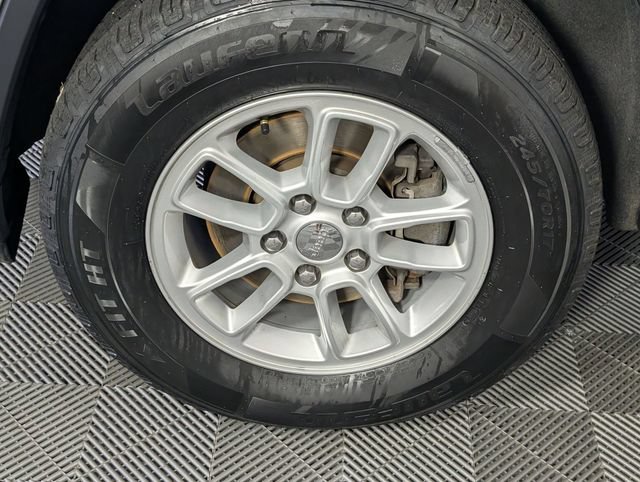 Used 2020 Jeep Grand Cherokee Laredo RWD image 8