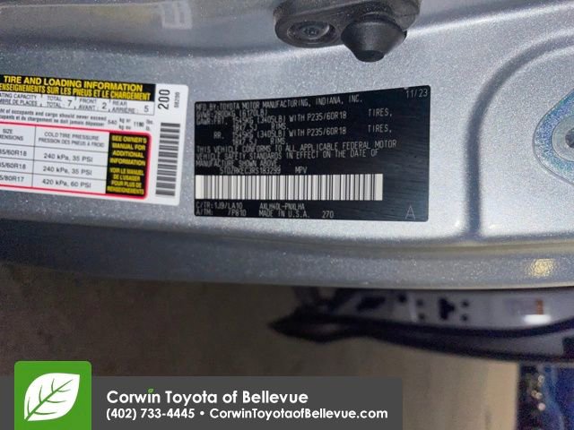 Used 2024 Toyota Sienna Limited image 30