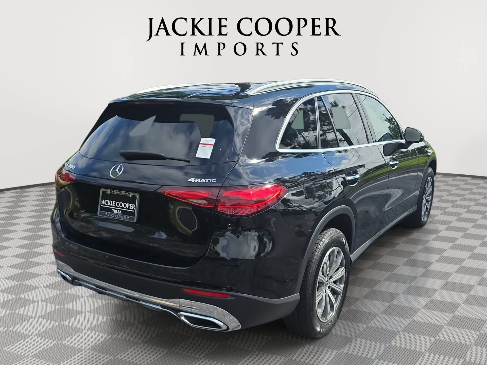 Used 2024 Mercedes-Benz GLC 300 4MATIC image 5