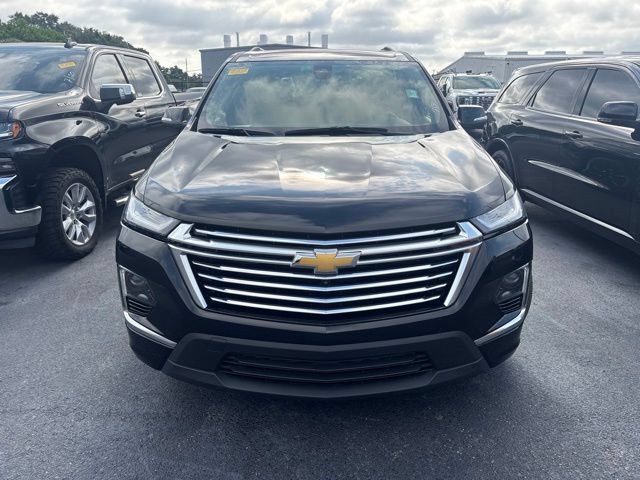 Used 2023 Chevrolet Traverse Premier FWD image 2