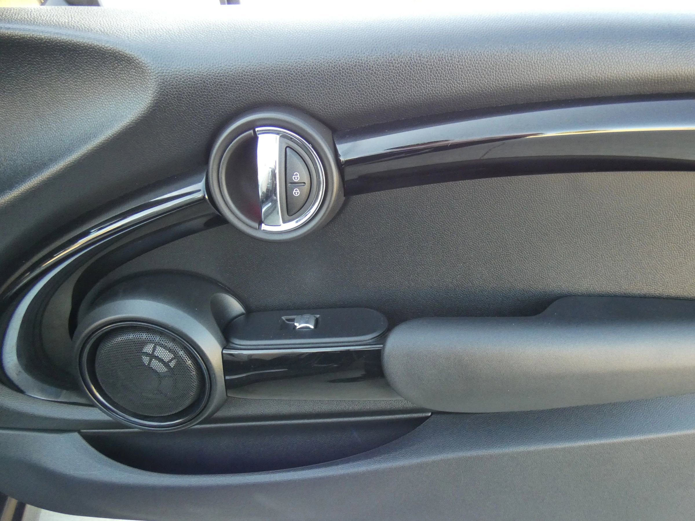 Used 2018 MINI Cooper S image 32