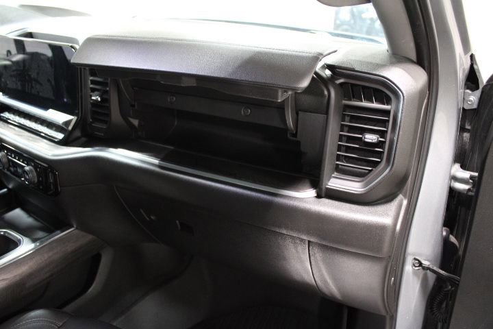 Used 2024 Chevrolet Silverado 1500 LTZ w/ LTZ Premium Package image 27