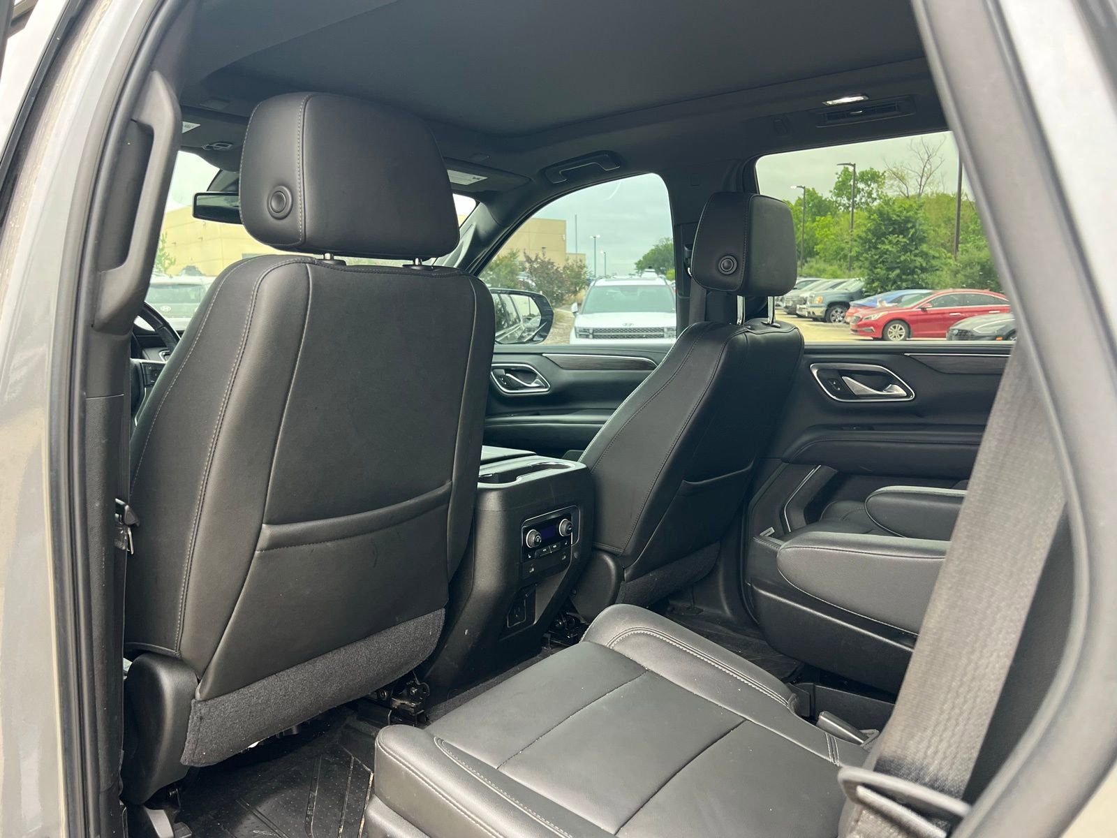 Used 2021 Chevrolet Tahoe LT w/ LT Signature Package RWD image 19