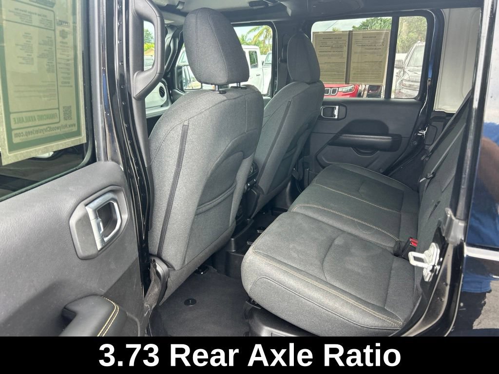 Used 2024 Jeep Wrangler Unlimited Sahara AWD/4WD image 32
