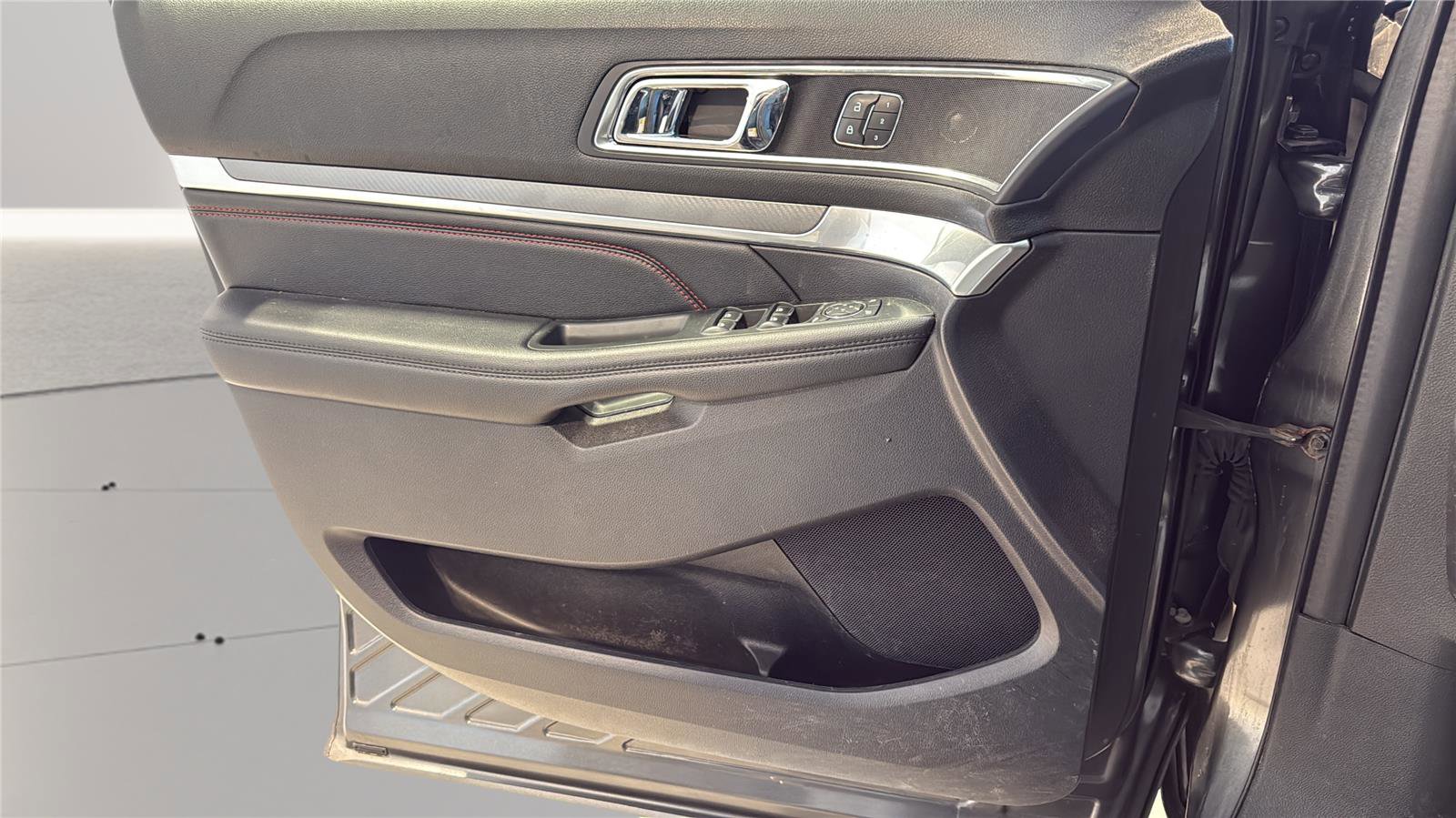 Used 2019 Ford Explorer Sport w/ Equipment Group 401A AWD/4WD image 22
