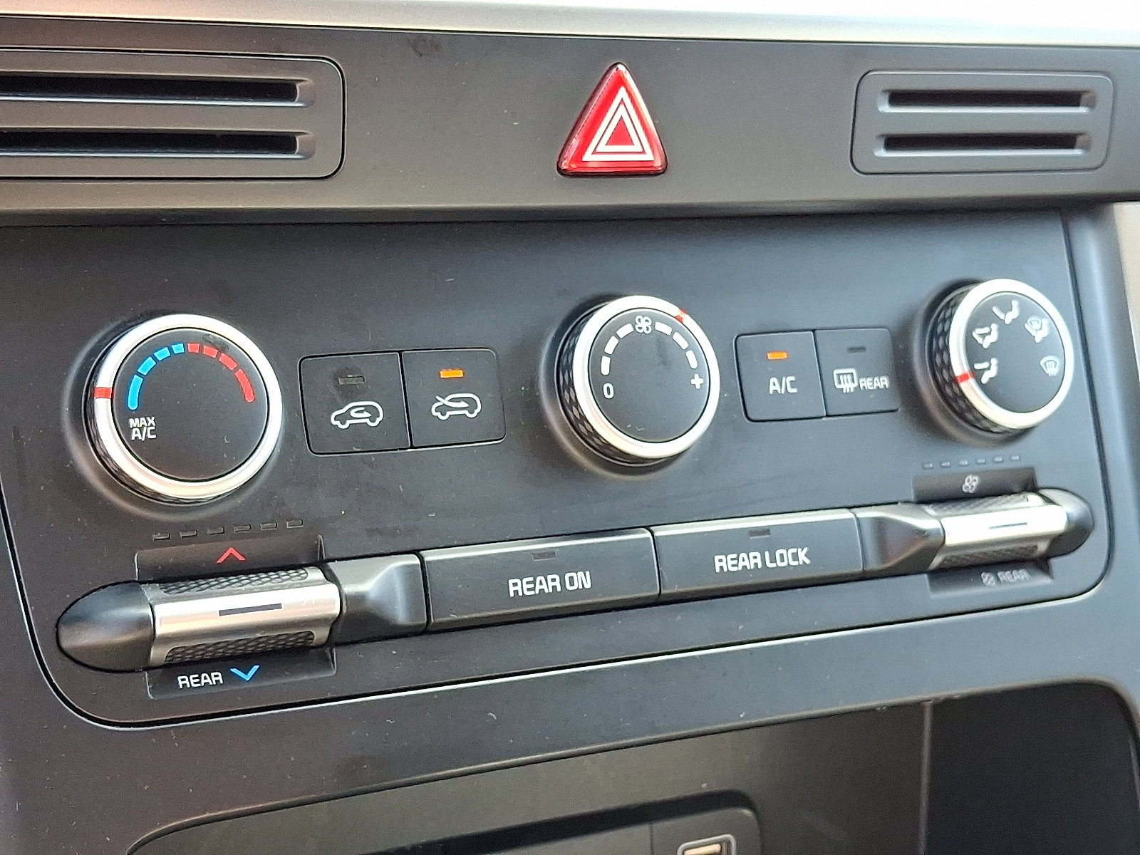 Certified 2024 Kia Carnival LX FWD image 16