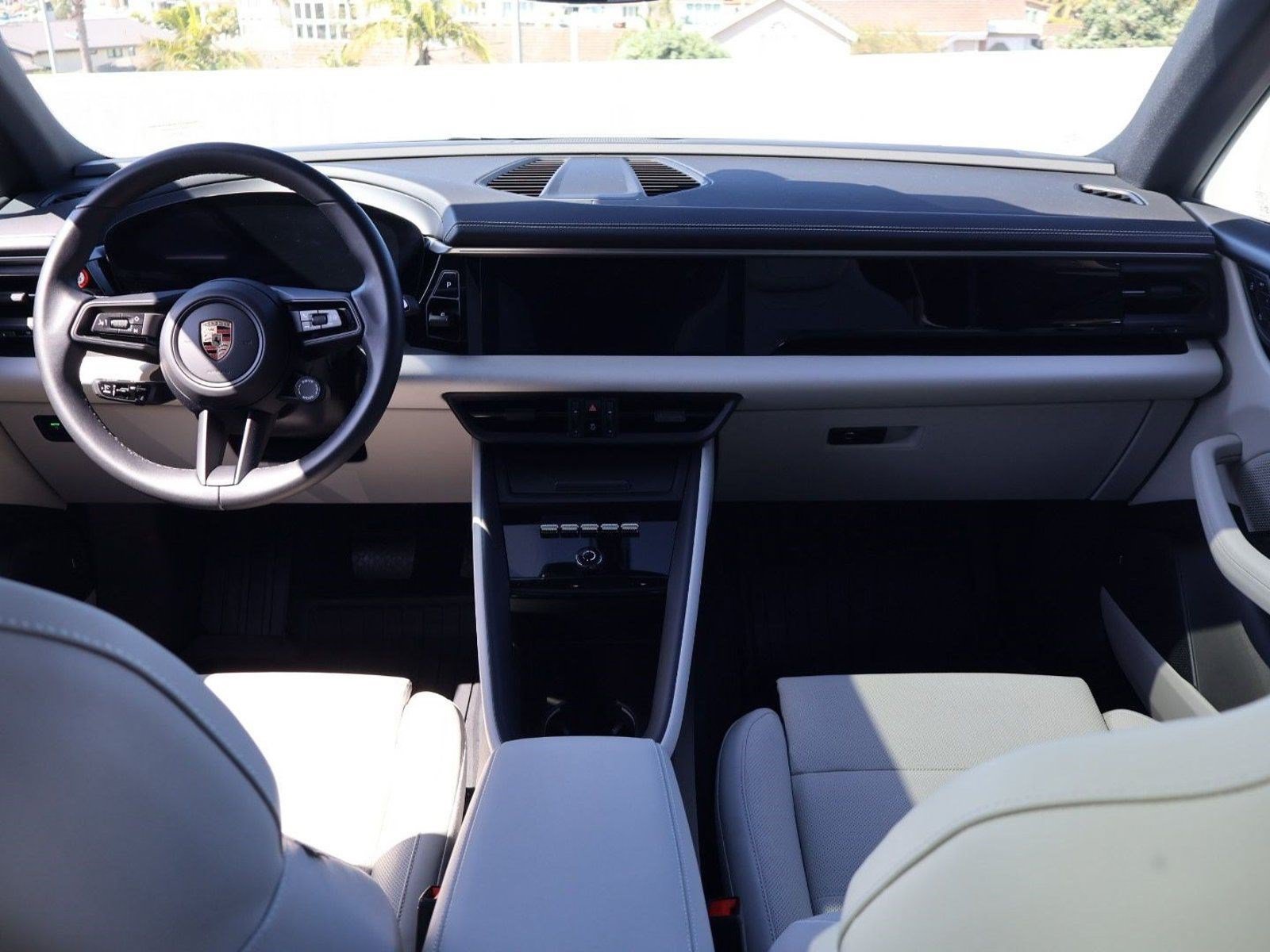 Certified 2025 Porsche Macan Electric RWD image 21