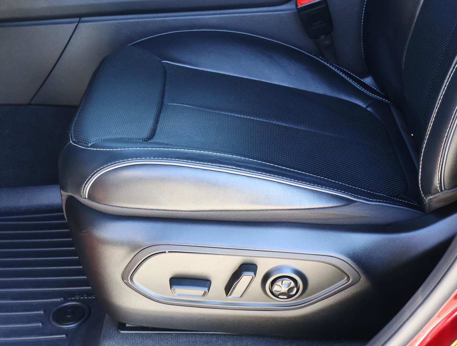 Used 2025 Jeep Grand Cherokee Overland image 18