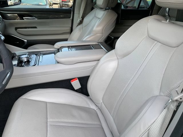 Certified 2022 Jeep Wagoneer Series III w/ Rear Seat Video Group 1 AWD/4WD image 15