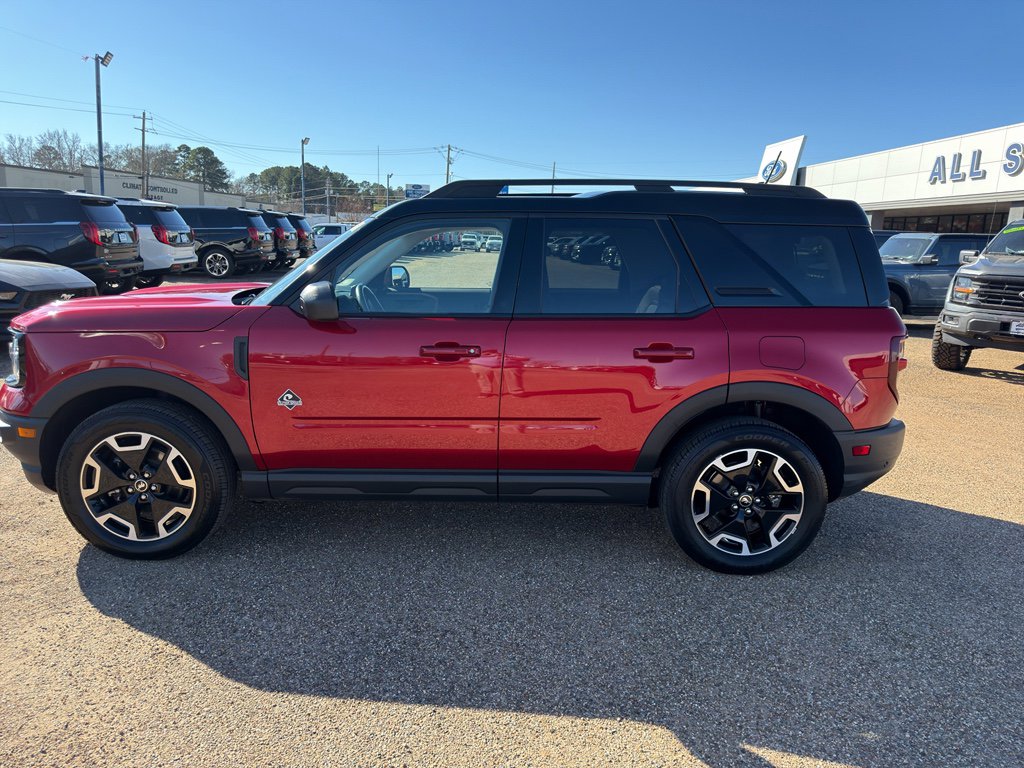 Used 2021 Ford Bronco Sport Outer Banks w/ Outer Banks Package image 2