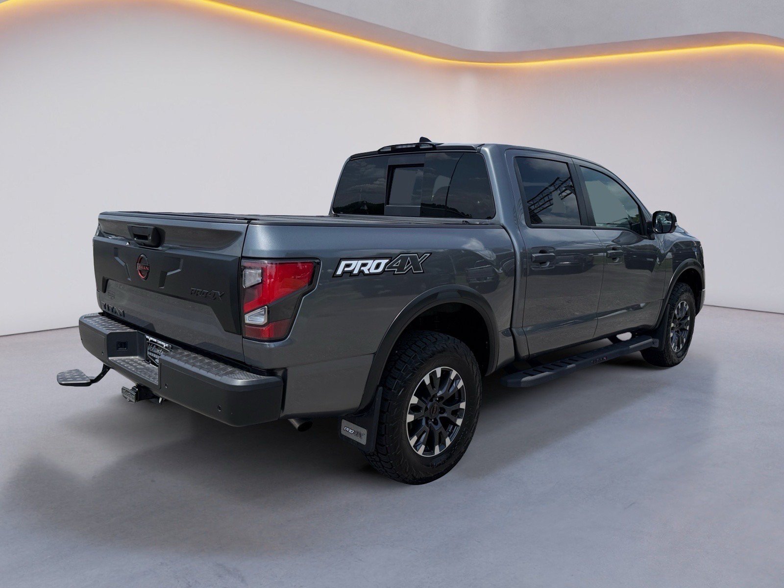 Used 2024 Nissan Titan PRO-4X w/ Pro-4x Convenience Package AWD/4WD image 3