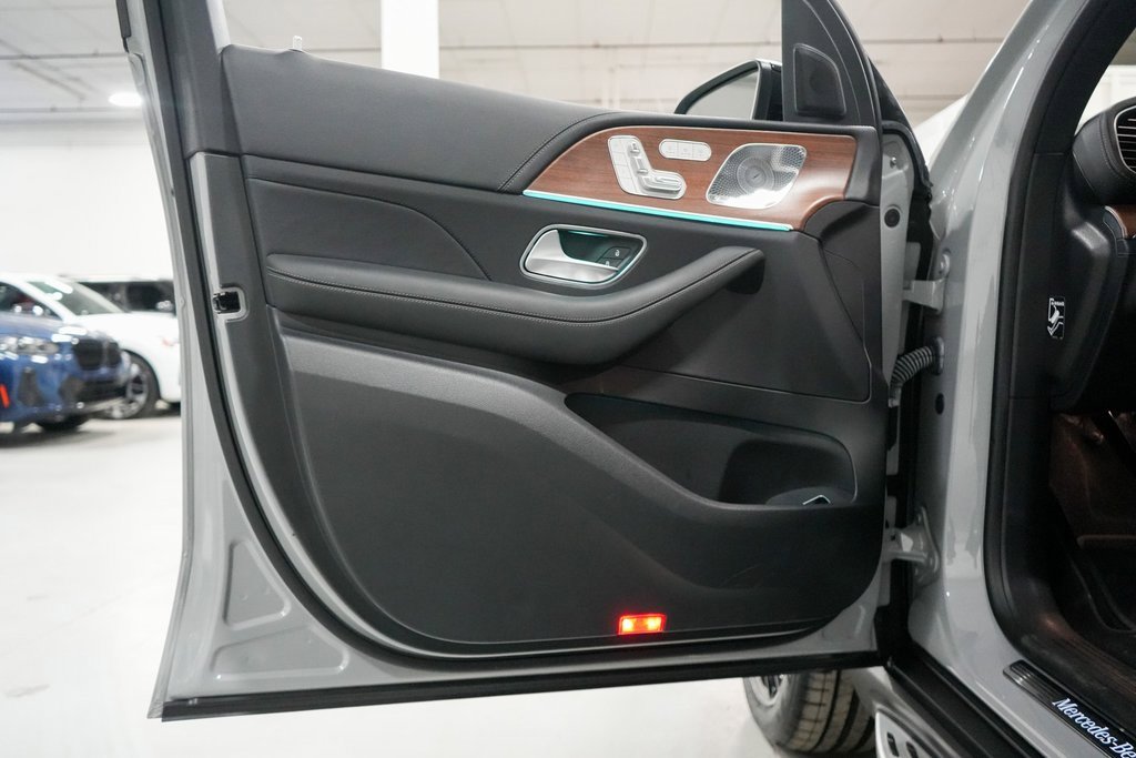 Used 2024 Mercedes-Benz GLS 580 4MATIC image 24