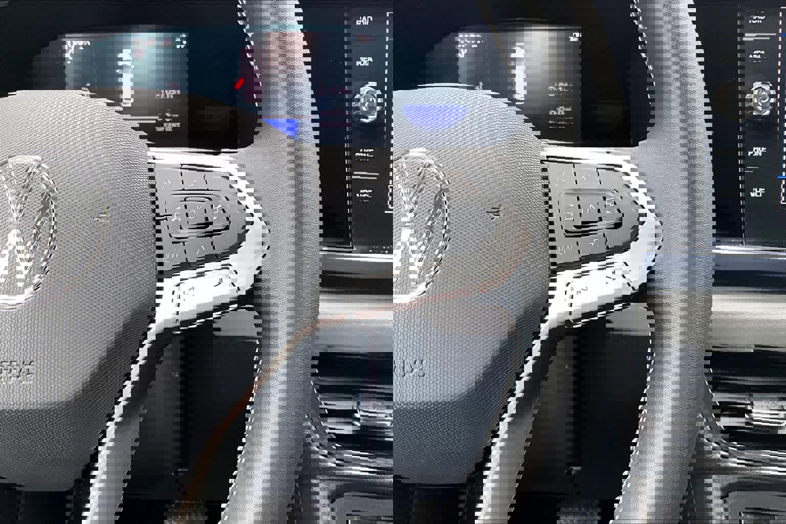 Certified 2022 Volkswagen Taos SE image 25