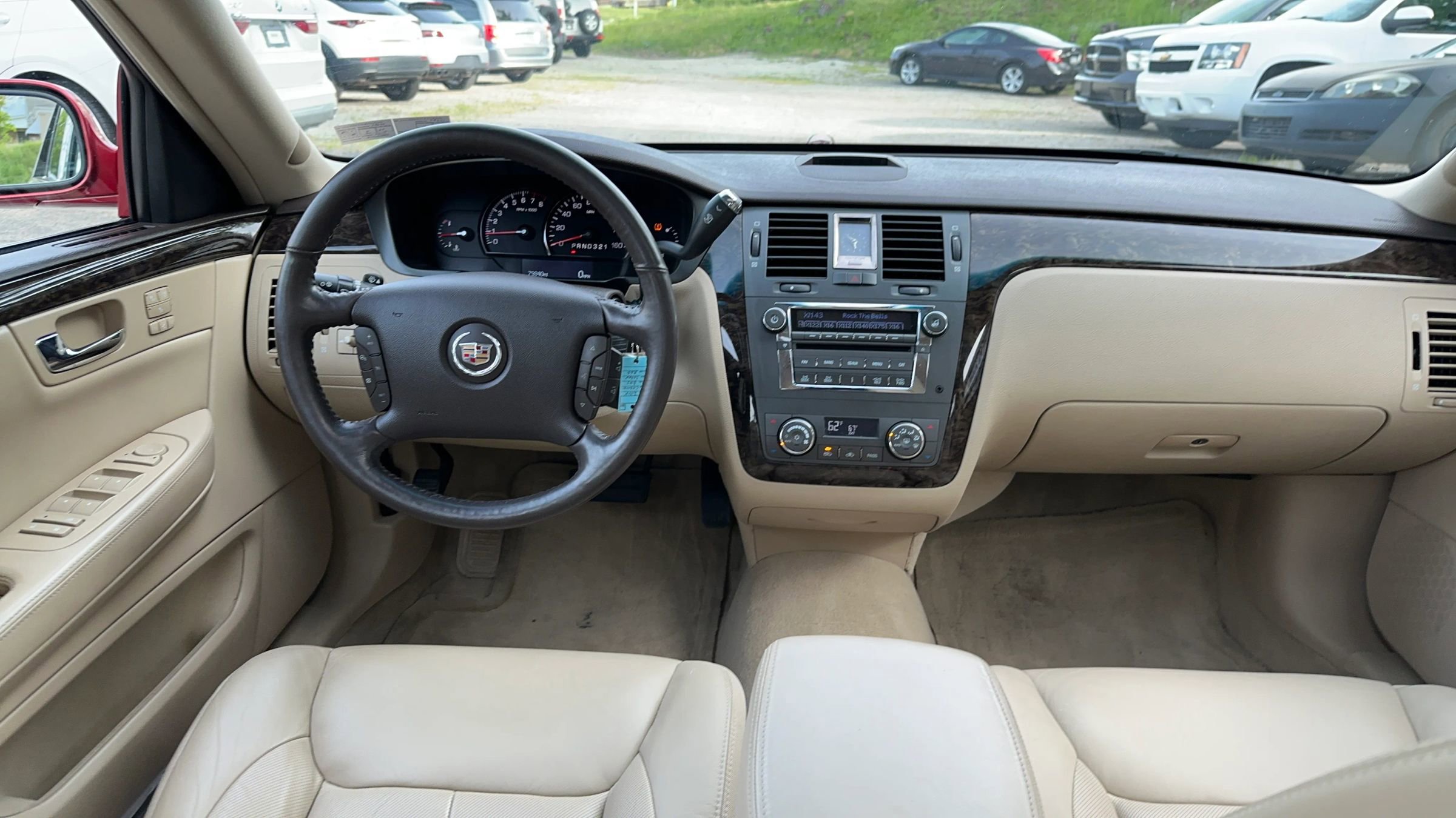 Used 2008 Cadillac DTS w/ Sun And Sound Package FWD image 9