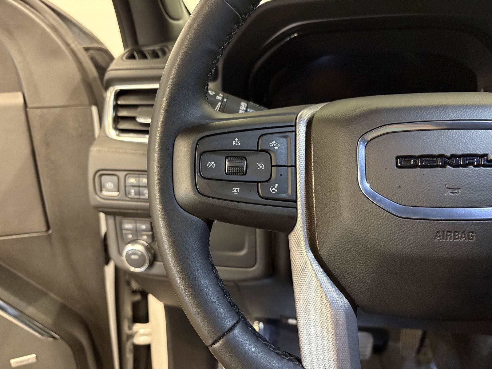 Used 2023 GMC Yukon Denali AWD/4WD image 26