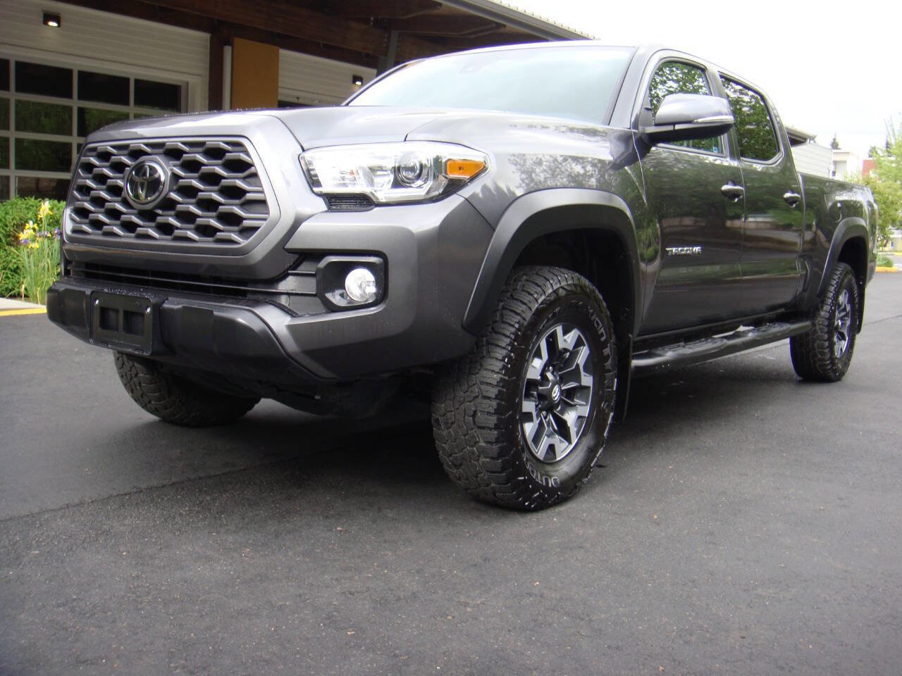 Used 2022 Toyota Tacoma TRD Off-Road AWD/4WD image 3