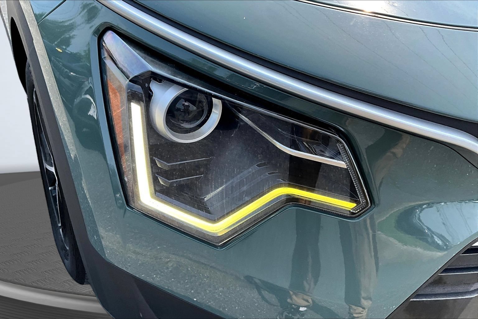 Used 2023 Kia Niro EX FWD image 28