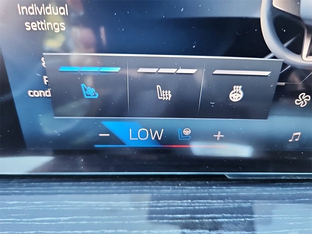 New 2025 BMW X7 M60i image 36