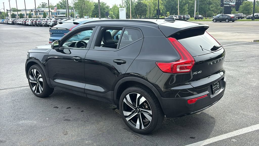 Used 2023 Volvo XC40 B5 Plus w/ Climate Package AWD/4WD image 4