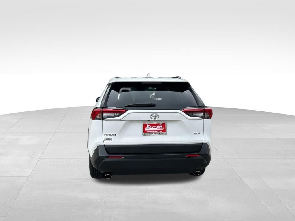 Used 2021 Toyota RAV4 XLE image 4