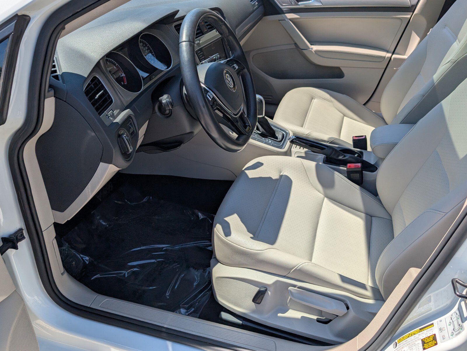 Used 2017 Volkswagen Golf Wolfsburg Edition image 11