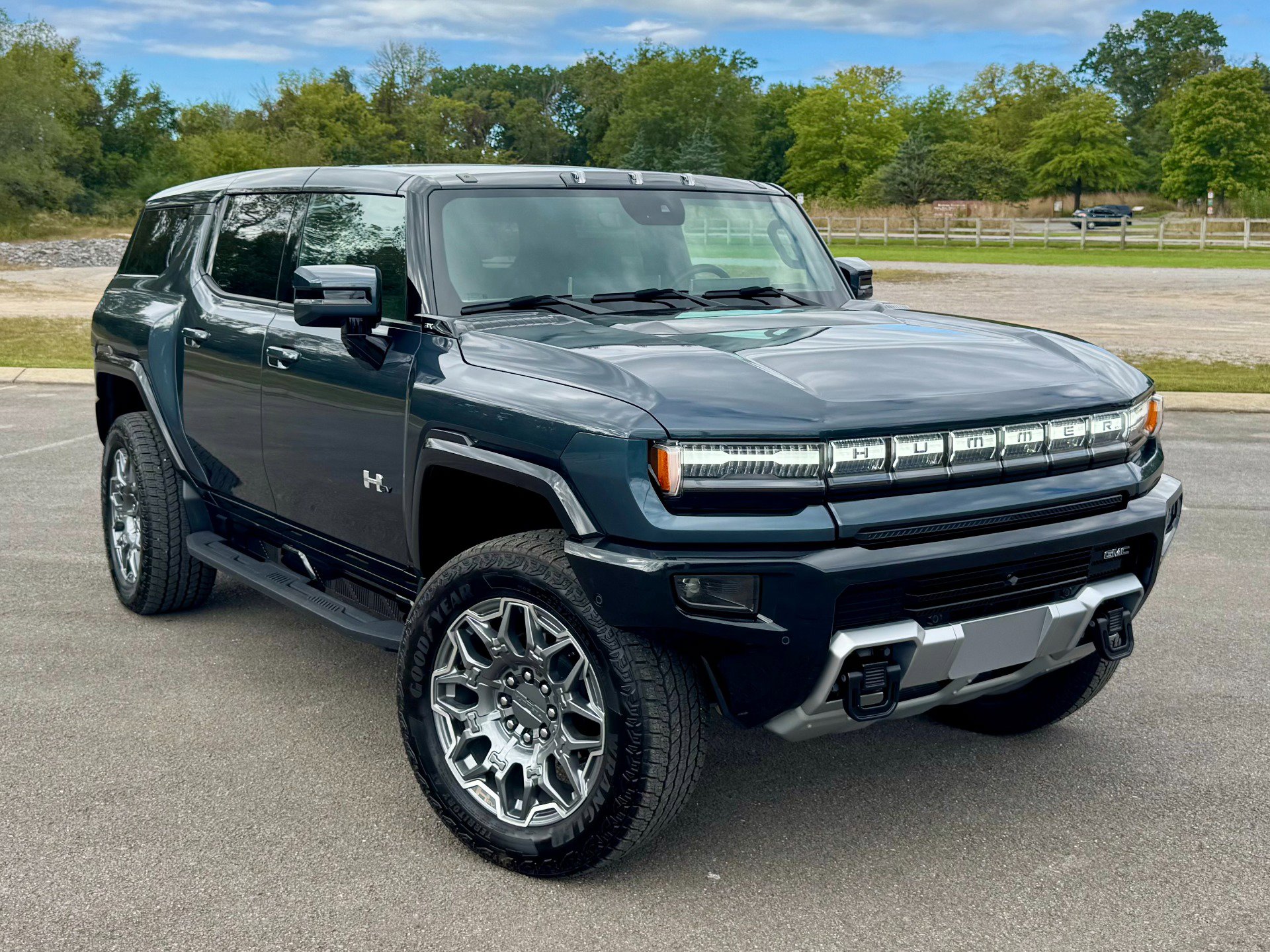 Used 2025 GMC Hummer EV 3X w/ LPO, Cargo Utility Package image 1