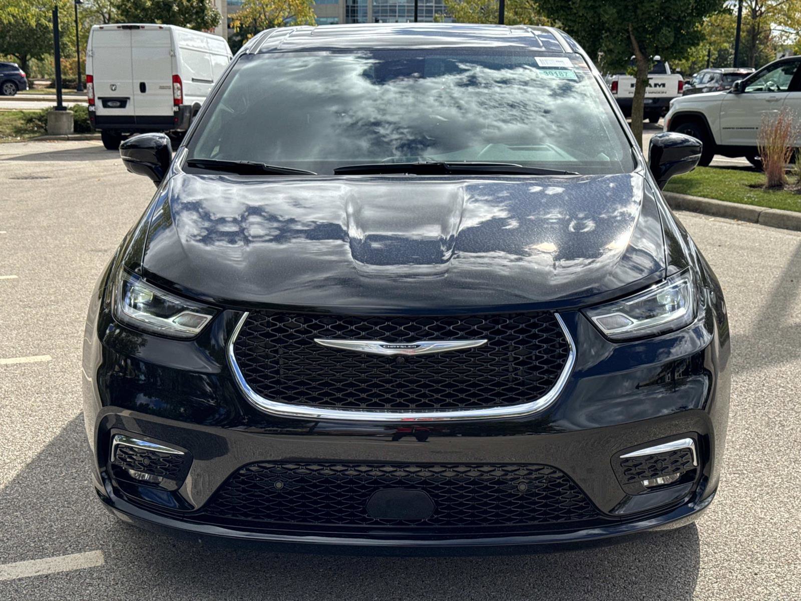 New 2026 Chrysler Pacifica Select image 2