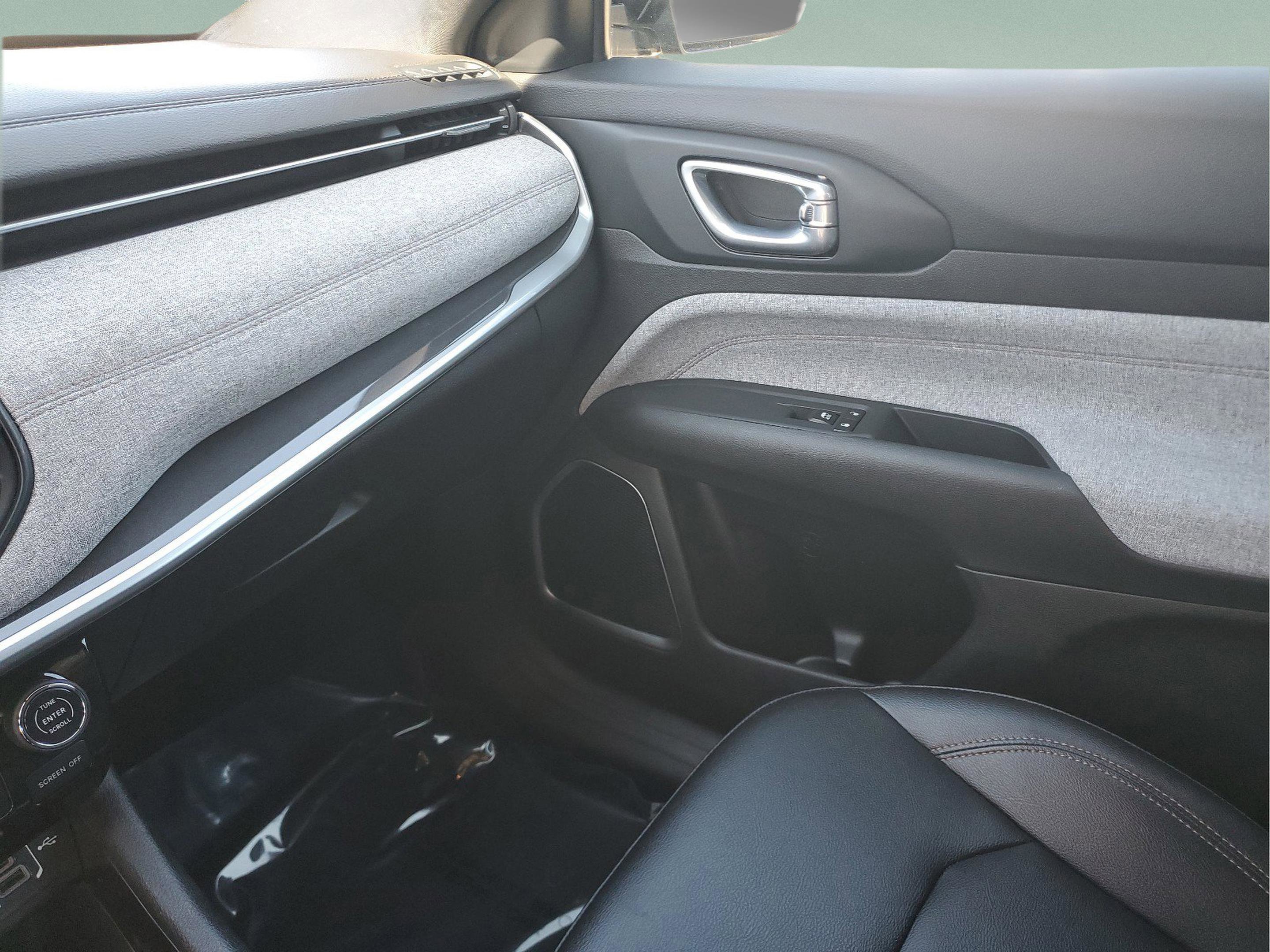 Certified 2024 Jeep Compass Latitude image 27